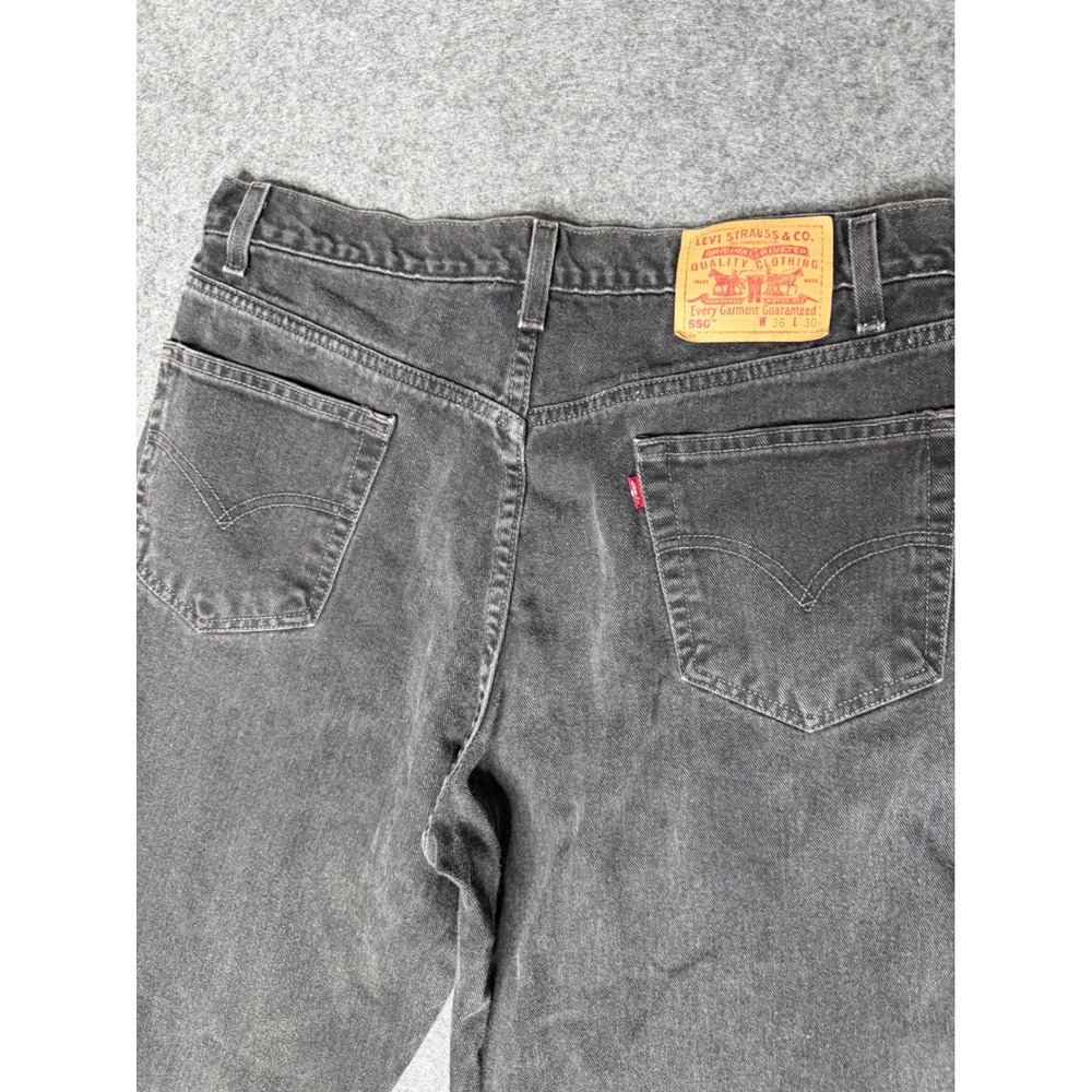 Vintage 2000 Levis 550 Relaxed Fit Tapered Leg Black Denim Jeans Mens 36x30 - Picture 9 of 10